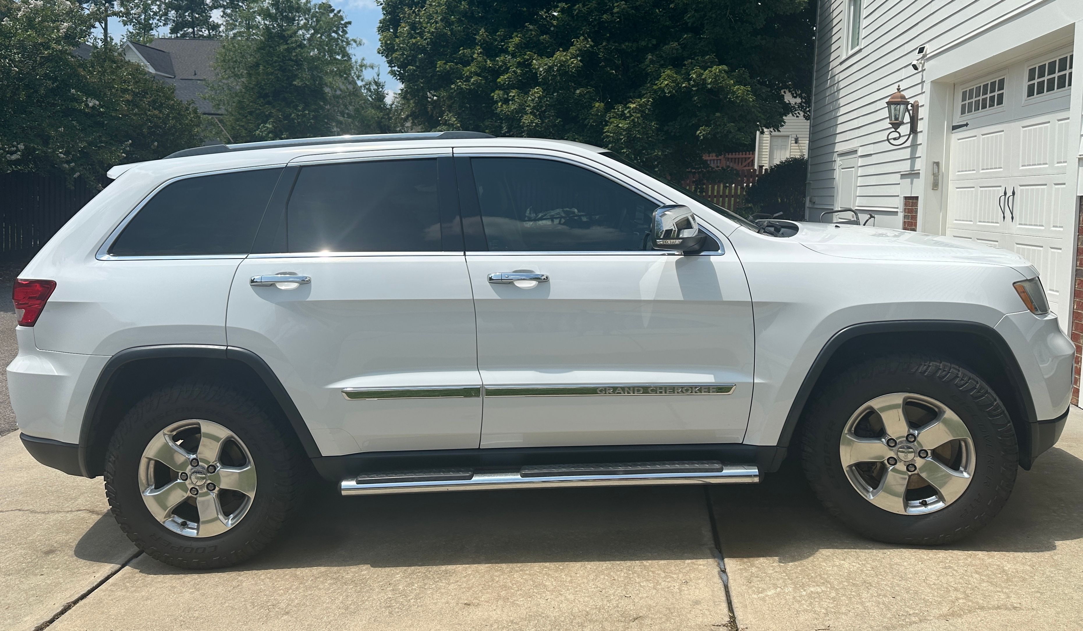 Used 2013 Jeep Grand Cherokee Limited AWD/4WD image 1