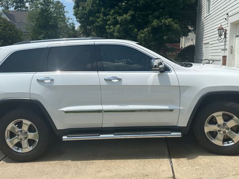 Used 2013 Jeep Grand Cherokee Limited AWD/4WD image 1