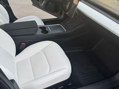 Used 2023 Tesla Model 3 Standard Range RWD image 9