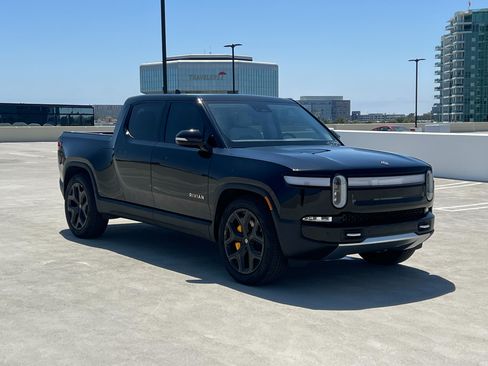 Used 2023 Rivian R1T Adventure image 9