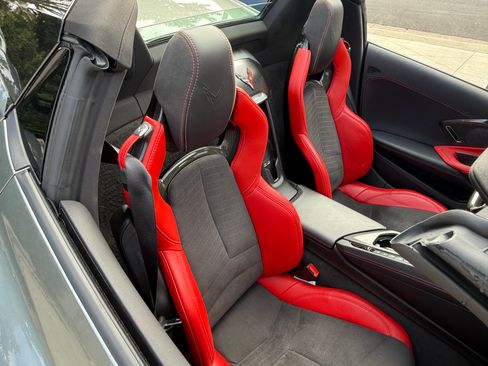 Used 2022 Chevrolet Corvette Stingray Preferred Conv w/ Z51 Performance Package RWD image 11