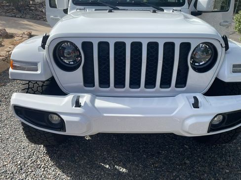 Used 2023 Jeep Gladiator Overland AWD/4WD image 10