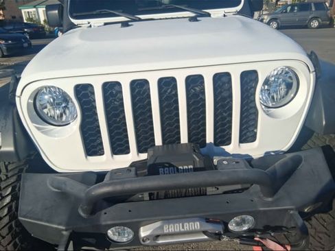 Used 2023 Jeep Gladiator Sport image 10