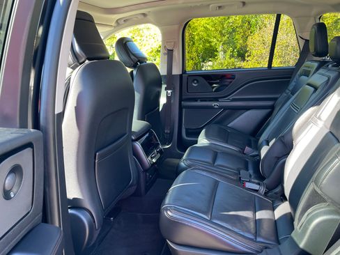 Used 2020 Lincoln Aviator Grand Touring w/ Elements Package Plus AWD/4WD image 8