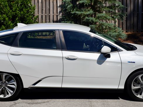 Used 2018 Honda Clarity Plug-In Hybrid image 1