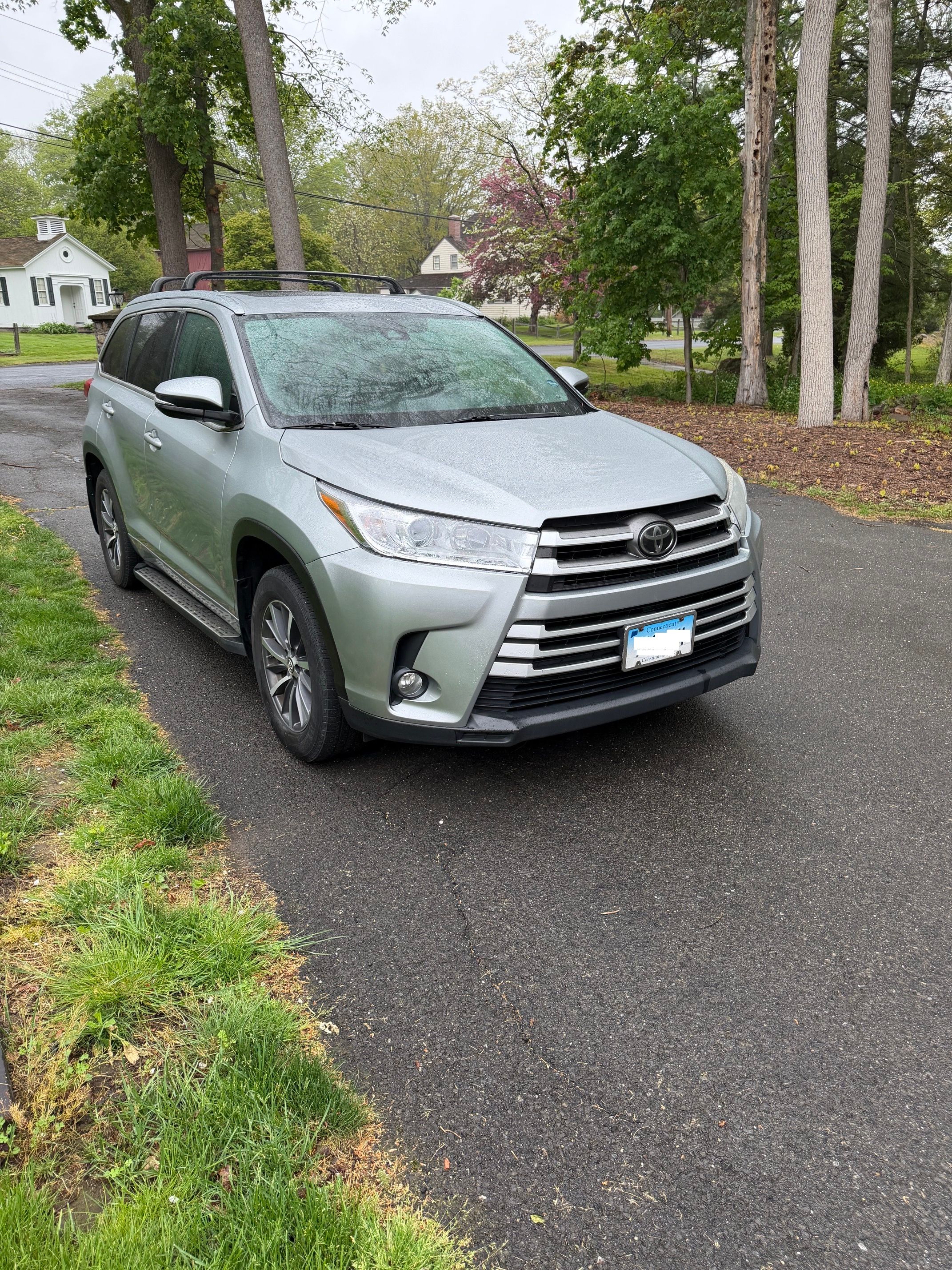 Used 2017 Toyota Highlander XLE AWD/4WD image 2