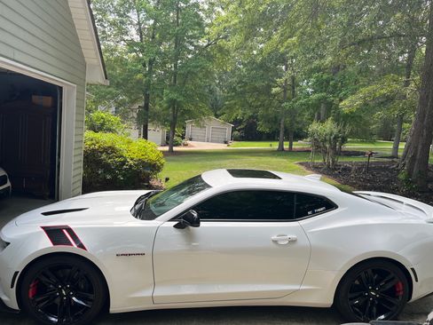 Used 2018 Chevrolet Camaro SS w/ Redline Edition RWD image 9