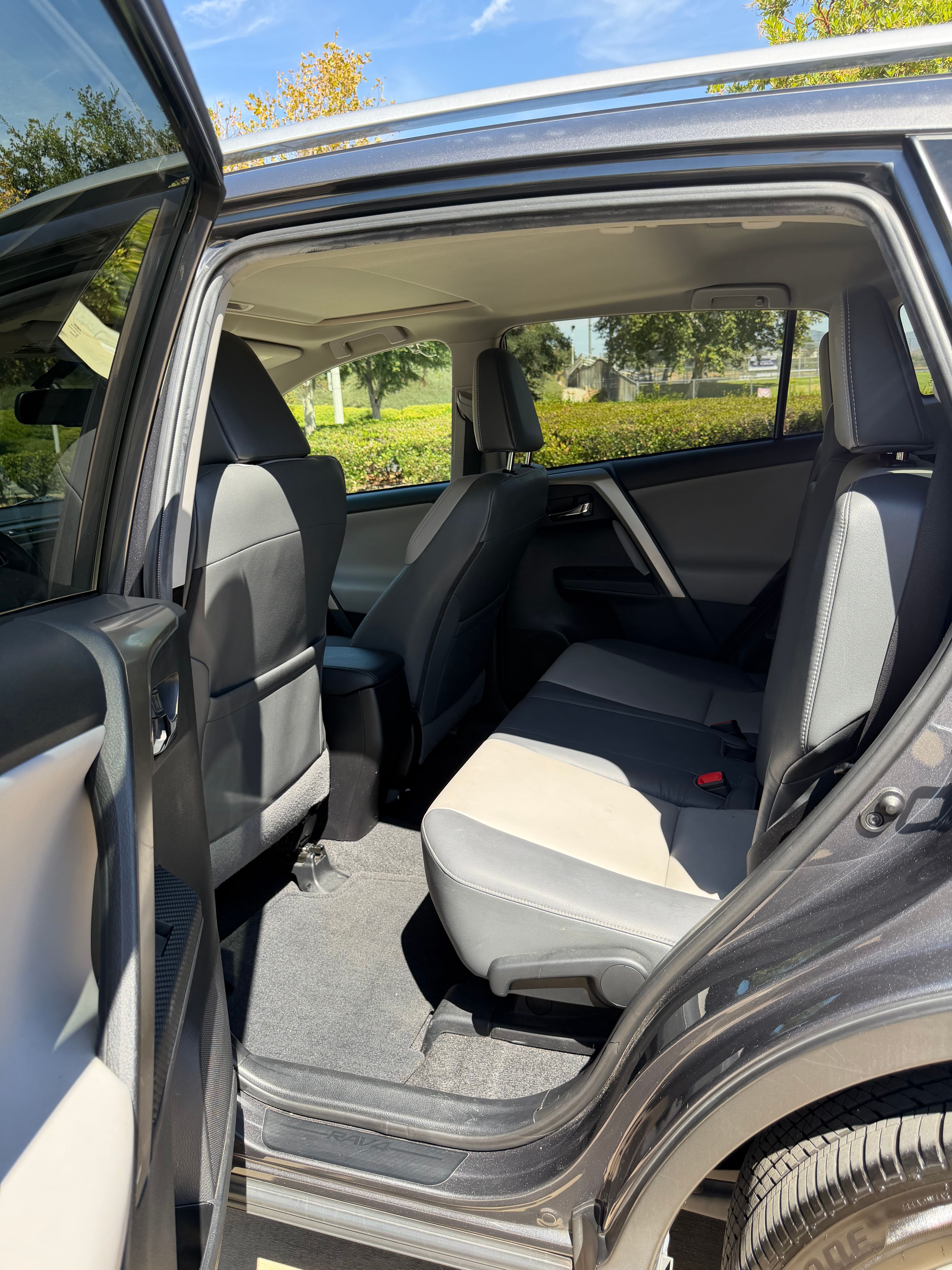 Used 2015 Toyota RAV4 Limited FWD image 15