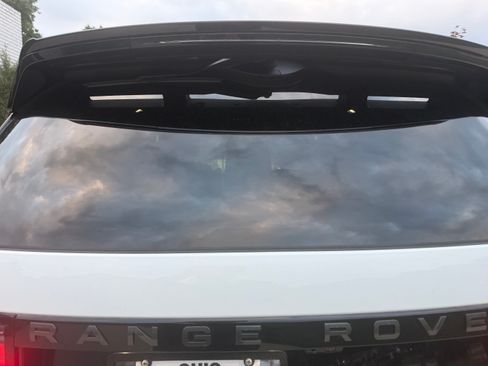 Used 2025 Land Rover Discovery Dynamic SE AWD/4WD image 14