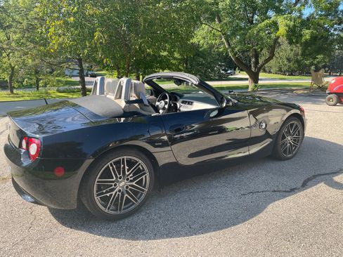 Used 2005 BMW Z4 3.0i RWD image 1