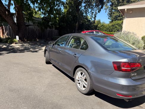 Used 2017 Volkswagen Jetta S FWD image 4