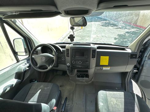 Used 2018 Mercedes-Benz Sprinter 2500 image 12