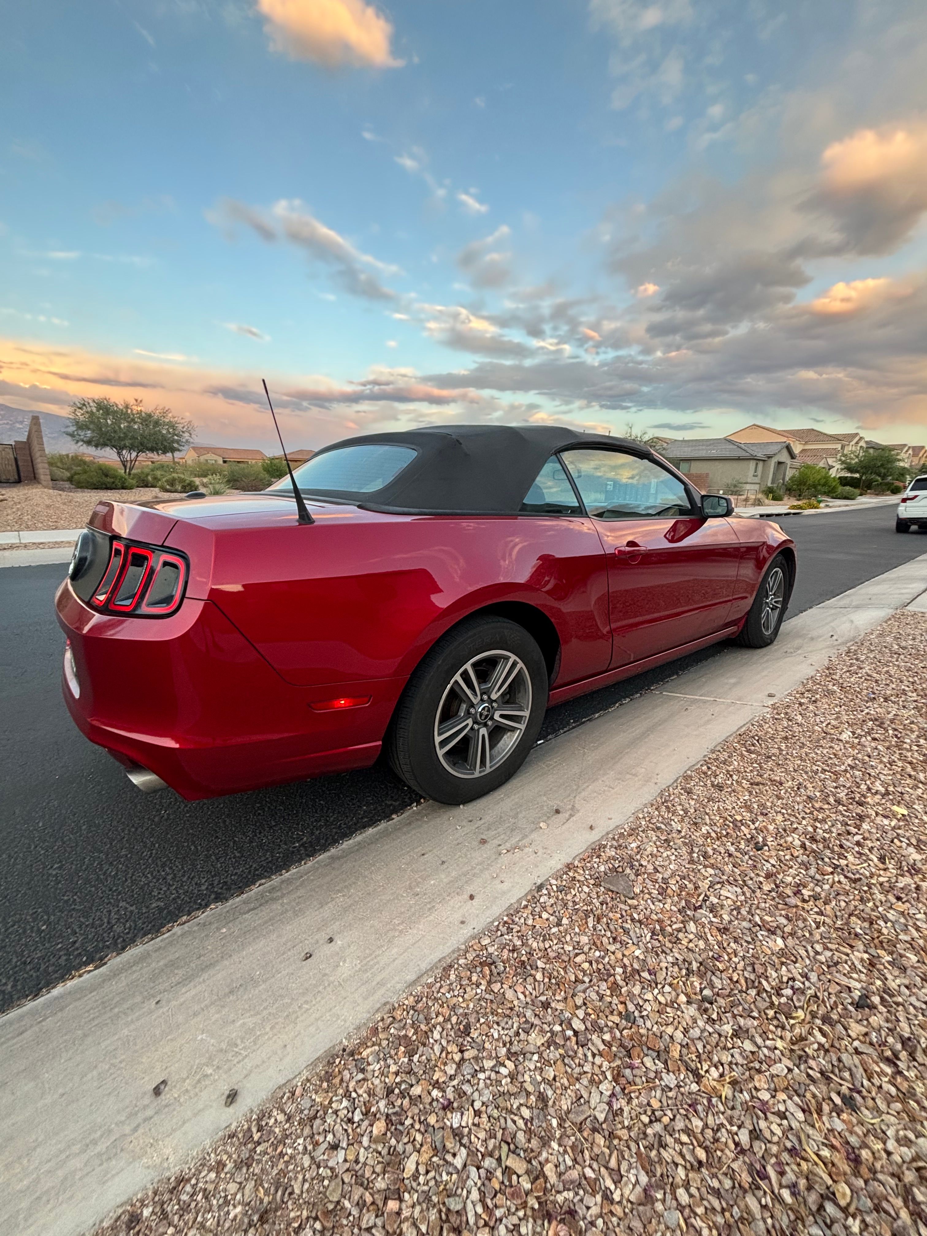 Used 2013 Ford Mustang Premium RWD image 4