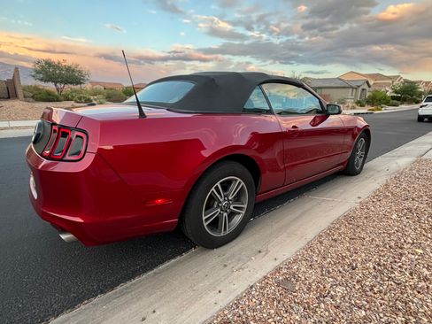 Used 2013 Ford Mustang Premium RWD image 4
