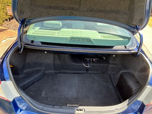 Used 2011 Toyota Camry Hybrid Sedan 4D image 12