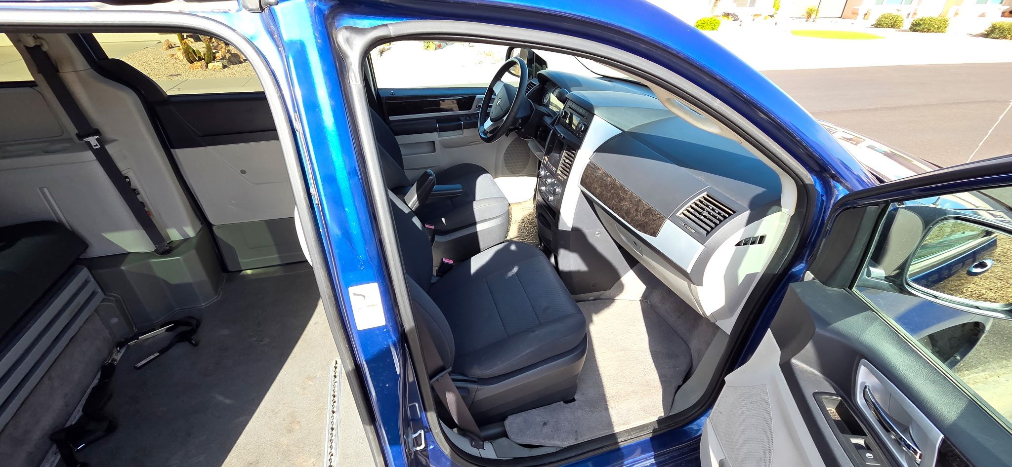 Used 2010 Dodge Grand Caravan SXT FWD image 8
