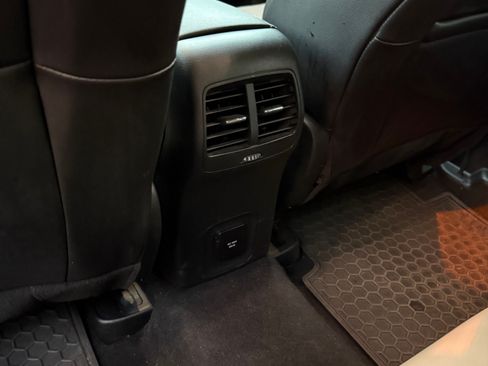 Used 2020 Ford Escape Titanium w/ Titanium Premium Package 2.0 image 12