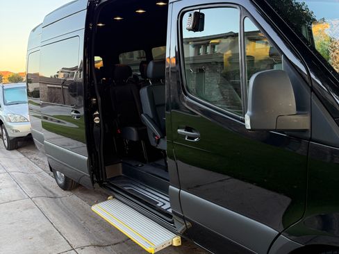 Used 2023 Mercedes-Benz Sprinter 2500 image 11