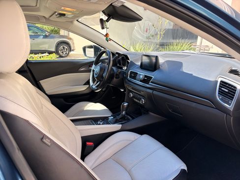 Used 2018 MAZDA MAZDA3 Grand Touring image 15