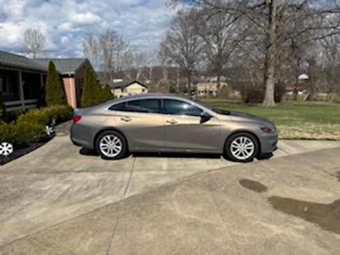 Used 2018 Chevrolet Malibu LT w/ Leather Package image 4