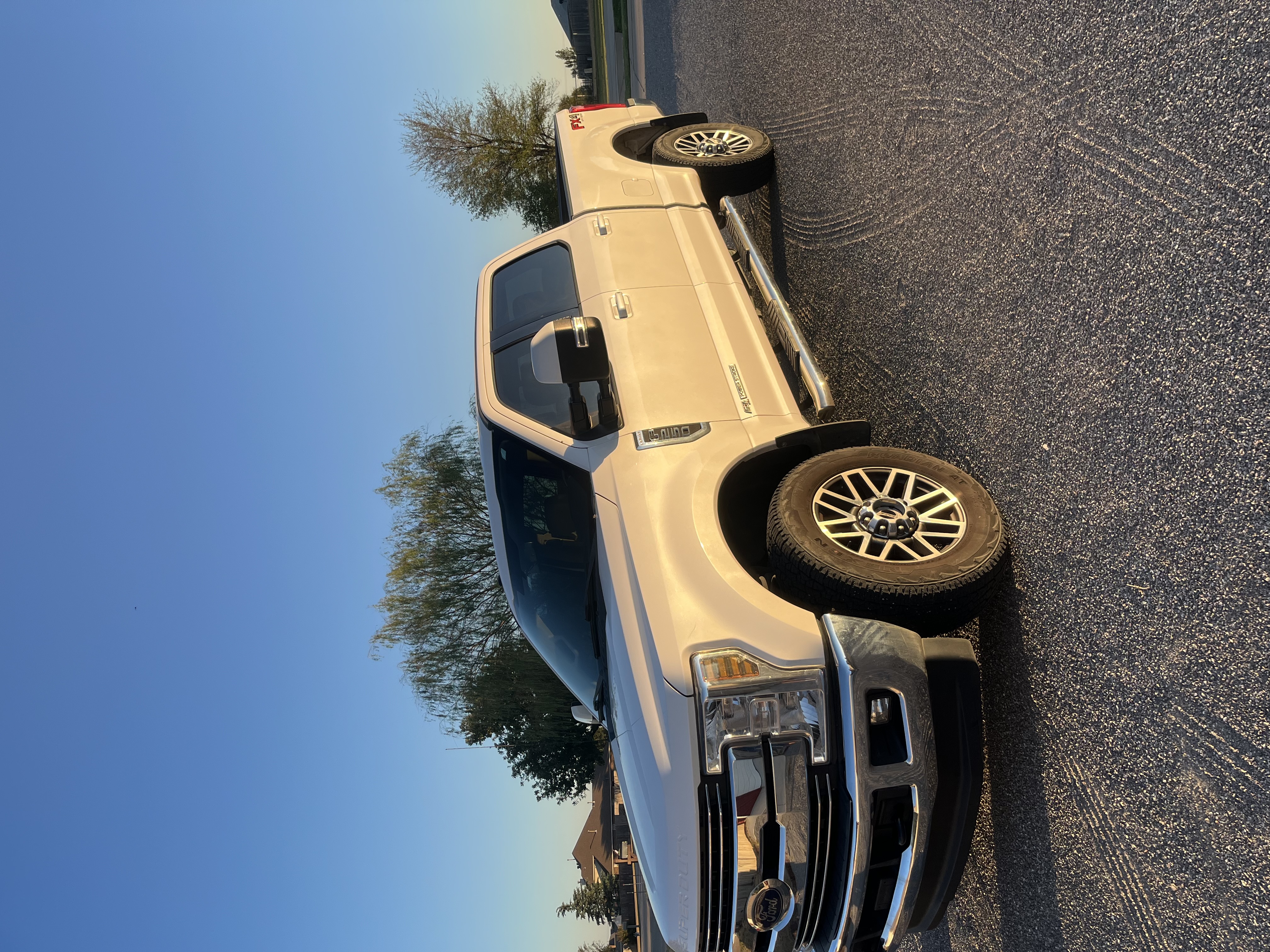 Used 2018 Ford F250 Lariat w/ FX4 Off-Road Package AWD/4WD image 4