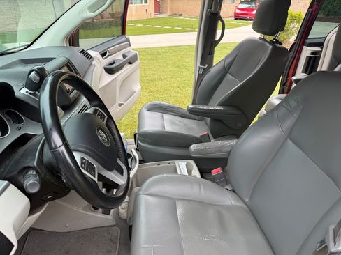 Used 2014 Volkswagen Routan SE image 16