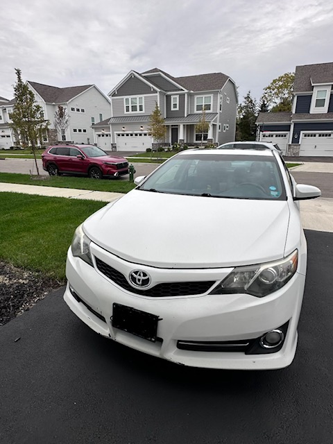 Used 2013 Toyota Camry SE FWD image 1