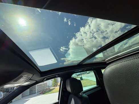 Used 2017 Volkswagen Touareg Wolfsburg Edition image 8