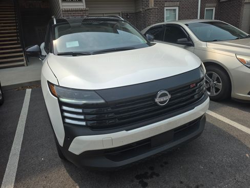 Used 2025 Nissan Kicks SR w/ SR Premium Package image 4