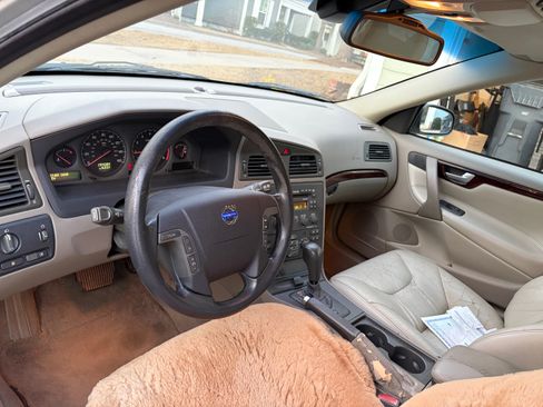 Used 2003 Volvo V70 2.4T image 7