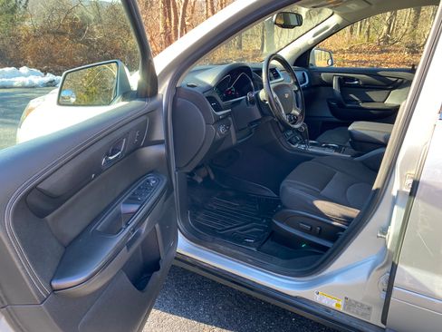 Used 2016 Chevrolet Traverse LT image 17