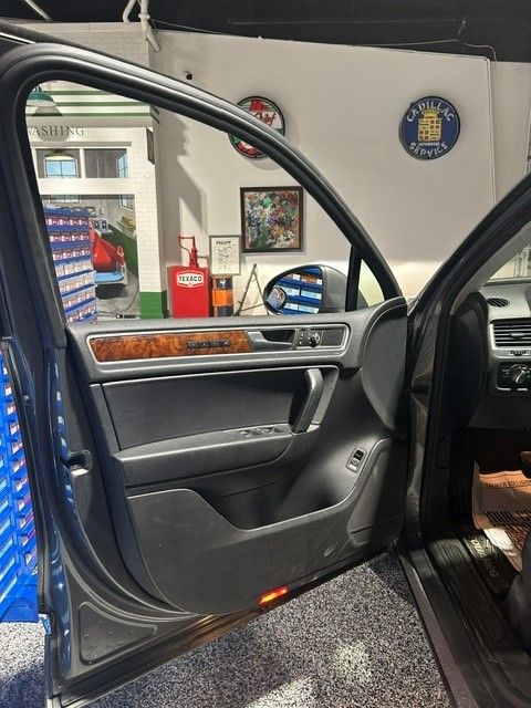 Used 2014 Volkswagen Touareg TDI AWD/4WD image 6