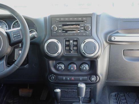 Used 2016 Jeep Wrangler Unlimited Rubicon AWD/4WD image 17