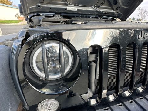 Used 2018 Jeep Wrangler Unlimited Sport image 20