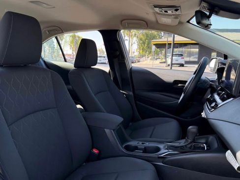 Used 2025 Toyota Corolla LE FWD image 6