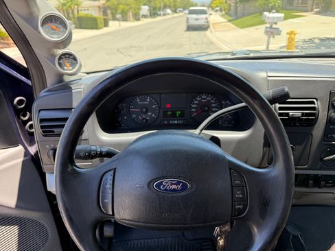 Used 2005 Ford F350 Lariat RWD image 8
