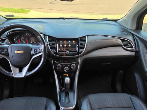 Used 2022 Chevrolet Trax LT w/ Driver Confidence Package image 4