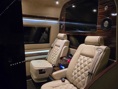 Used 2013 Mercedes-Benz Sprinter 2500 image 4