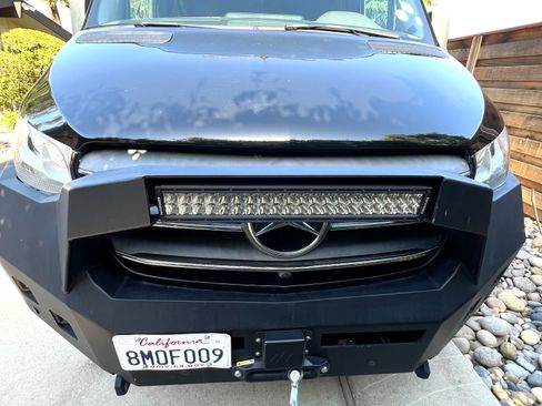 Used 2019 Mercedes-Benz Sprinter 2500 image 9