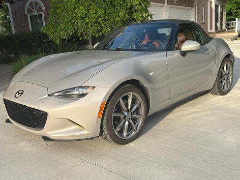 Used 2022 MAZDA MX-5 Miata Grand Touring RWD image 2