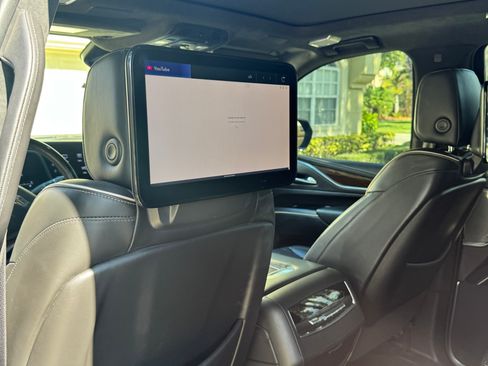 Used 2022 Cadillac Escalade Sport Platinum image 10