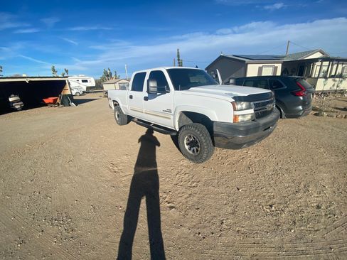 Used 2006 Chevrolet Silverado 2500 LT w/ Heavy-Duty Power Package image 4