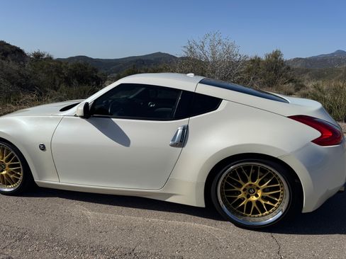 Used 2009 Nissan 370Z Touring RWD image 9