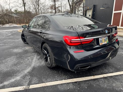 Used 2019 BMW 740i xDrive w/ Executive Package image 10