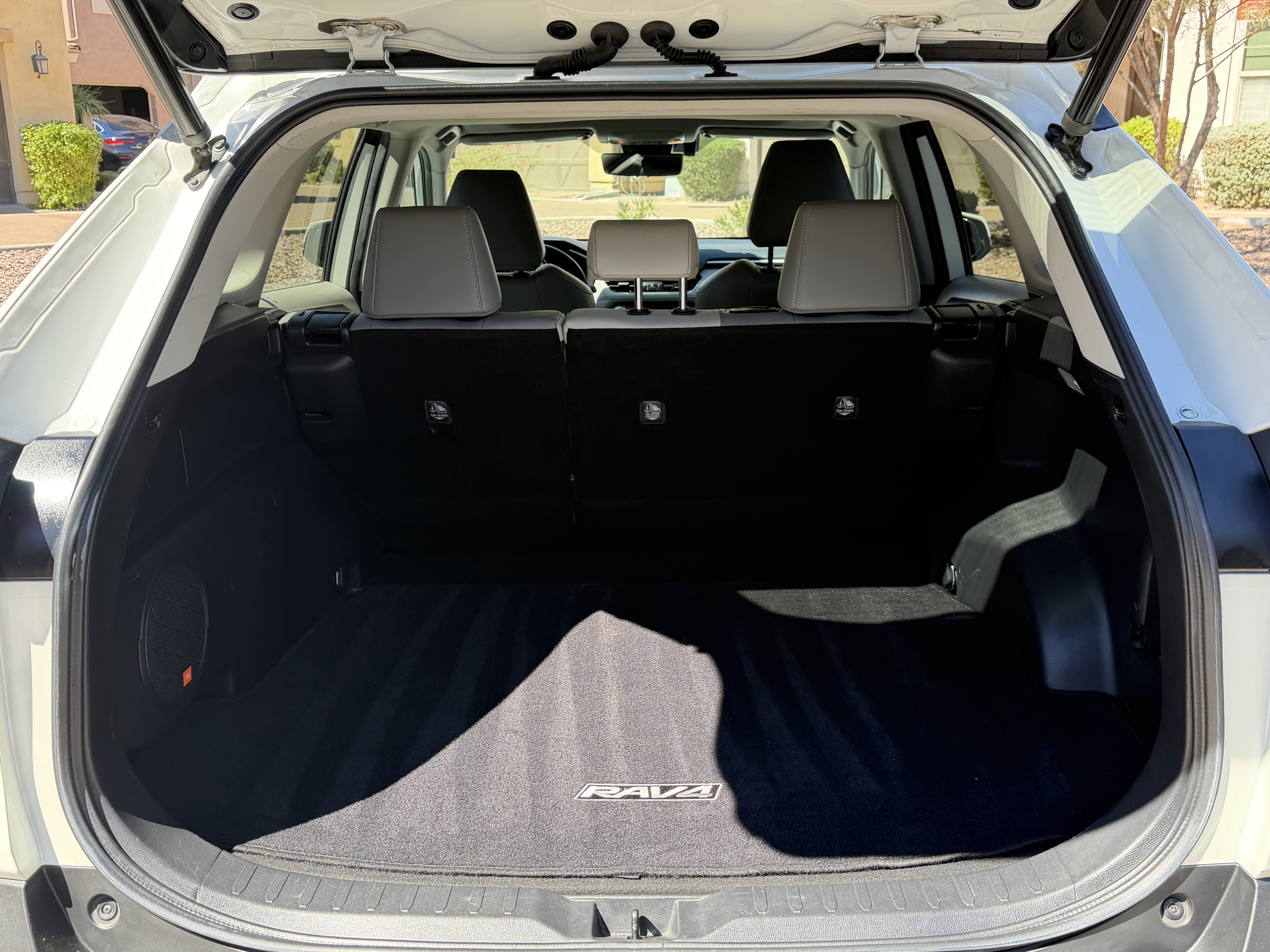 Used 2021 Toyota RAV4 XLE Premium AWD/4WD image 5