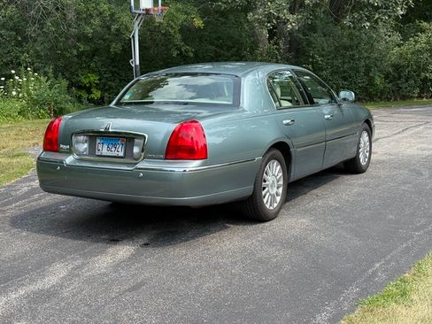 Used 2004 Lincoln Town Car Ultimate RWD image 9