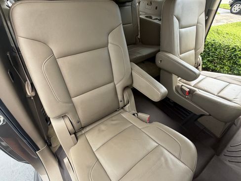 Used 2016 Chevrolet Suburban LT RWD image 17