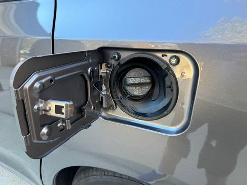 Used 2016 Toyota Sienna XLE image 24