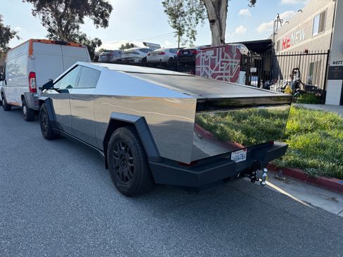 Used 2024 Tesla Cybertruck AWD Crew Cab image 7