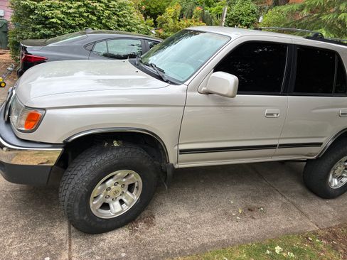 Used 1999 Toyota 4Runner SR5 AWD/4WD image 12